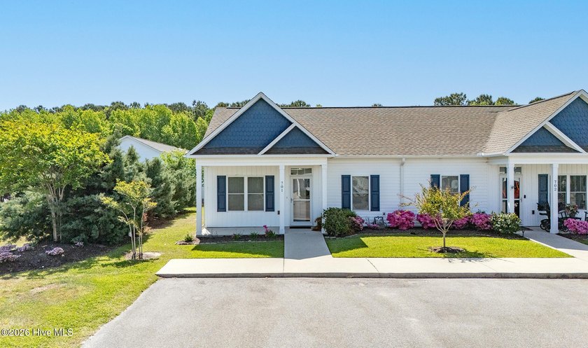 Look no further! A wonderful single story 2 bedroom 2 bath end - Beach Townhome/Townhouse for sale in Beaufort, North Carolina on Beachhouse.com