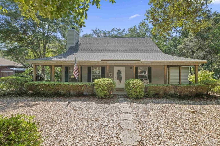 Welcome to this charming 2-story home located in Navarre - Beach Home for sale in Navarre, Florida on Beachhouse.com