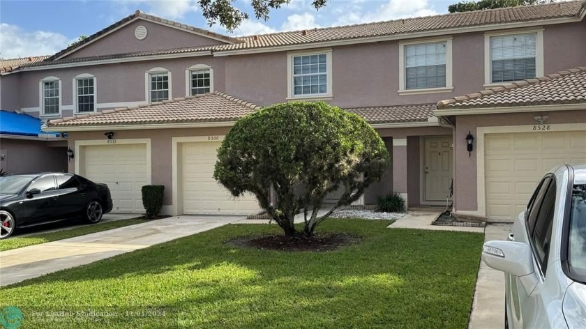 Gorgeous, gated community. FHA APPROVED! Rarely available, gated - Beach Townhome/Townhouse for sale in Tamarac, Florida on Beachhouse.com