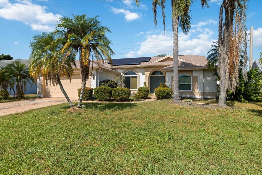 INVESTOR SPECIAL - cash buyer This 4-bedroom, 2-bathroom home - Beach Home for sale in Bradenton, Florida on Beachhouse.com