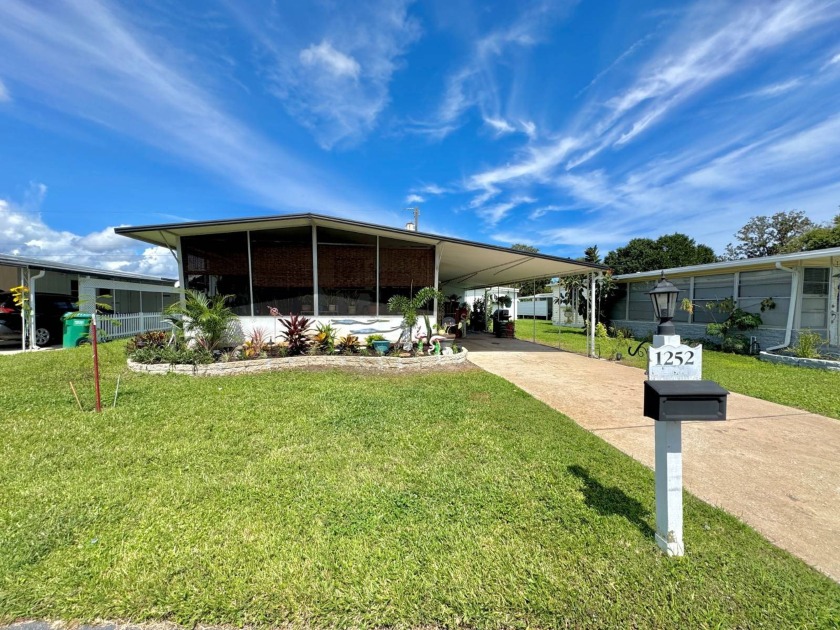 ***Owner has a Transferrable AHS Home Warranty***  2 BEDROOM 2 - Beach Home for sale in Daytona Beach, Florida on Beachhouse.com