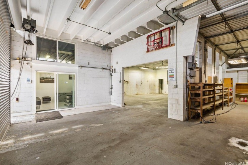 Centrally located warehouse with office & lots of options for - Beach Commercial for sale in Honolulu, Hawaii on Beachhouse.com