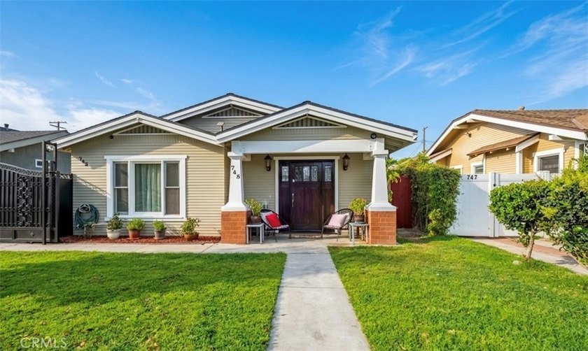 Nestled in the highly sought-after Rose Park Historic District - Beach Townhome/Townhouse for sale in Long Beach, California on Beachhouse.com