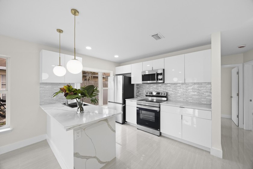 Fully renovated 2BR/2BA single-family home in Boynton featuring - Beach Home for sale in Boynton Beach, Florida on Beachhouse.com