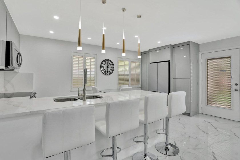 Beautifully updated GROUND FLOOR 2BD/2BA Kings Point condo - Beach Condo for sale in Delray Beach, Florida on Beachhouse.com