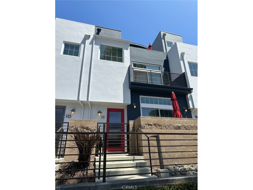 Welcome to this amazing contemporary townhome in the popular - Beach Townhome/Townhouse for sale in Playa Vista, California on Beachhouse.com