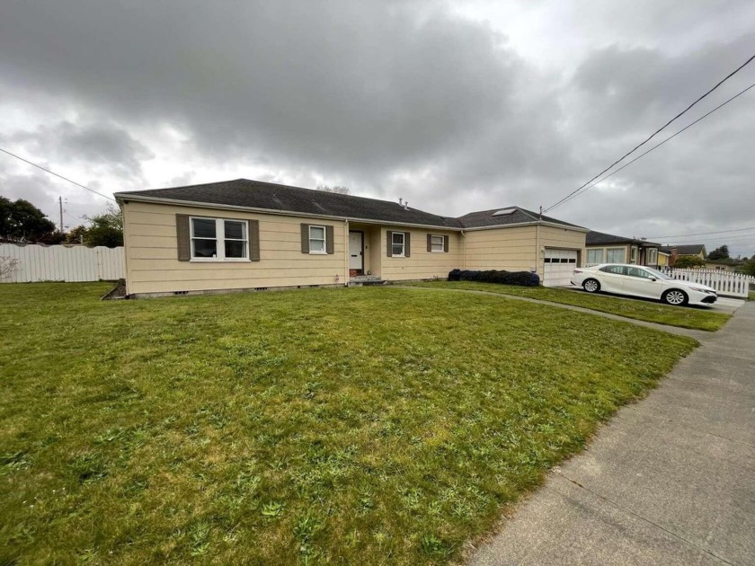 This is a Minimum Service Listing, please call your agent for - Beach Home for sale in Eureka, California on Beachhouse.com
