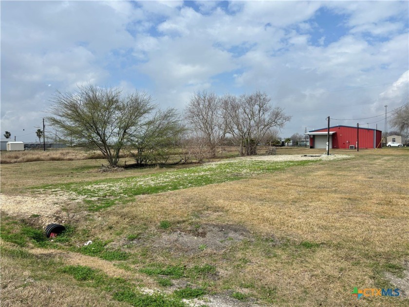 NEWER PRICE! 3 LOTS ON CORNER OF 6TH & AUSTIN, 1 BLOCK OF - Beach Lot for sale in Seadrift, Texas on Beachhouse.com