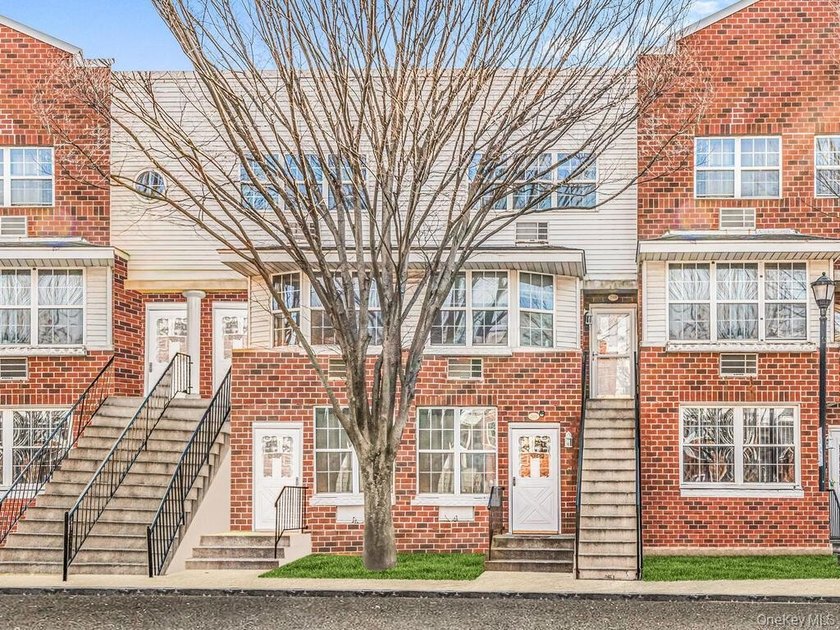 Welcome to Shorehaven Condominiums. Just a 2-minute walk to the - Beach Condo for sale in Bronx, New York on Beachhouse.com