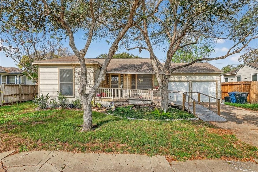 Historically, Lindale Subd has been on the top of the popularity - Beach Home for sale in Corpus Christi, Texas on Beachhouse.com
