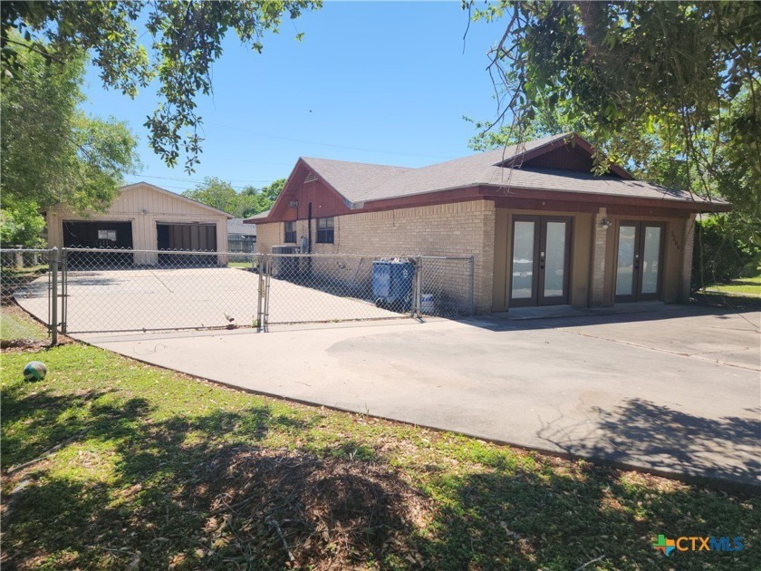 Welcome home to this 3-bedroom, 2-bathroom residence! Enjoy - Beach Home for sale in Port Lavaca, Texas on Beachhouse.com