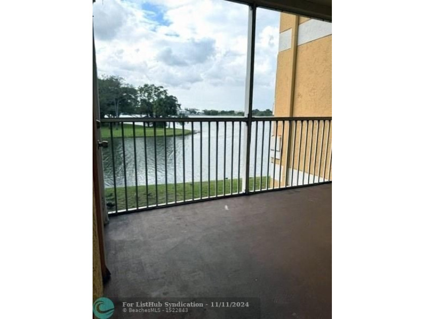 This spacious 2-bedroom, 2-bathroom condo offers an open-concept - Beach Condo for sale in Oakland Park, Florida on Beachhouse.com