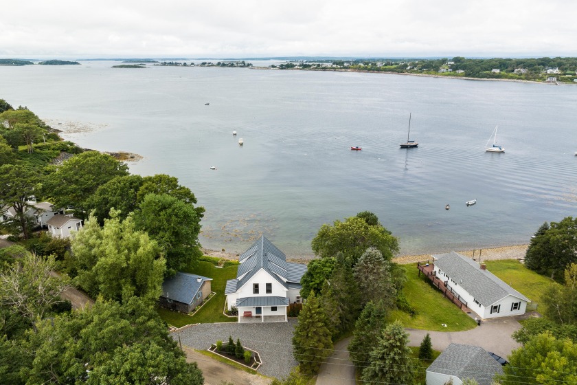 This is the WOW property you have been looking for. Big Bold - Beach Home for sale in Harpswell, Maine on Beachhouse.com