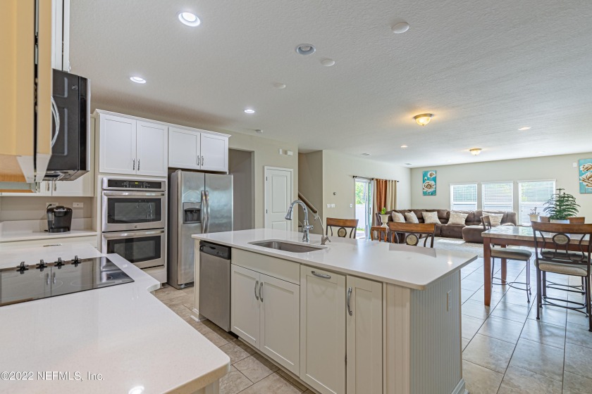 This practically new Dream Finders home located in the desirable - Beach Home for sale in Fleming Island, Florida on Beachhouse.com