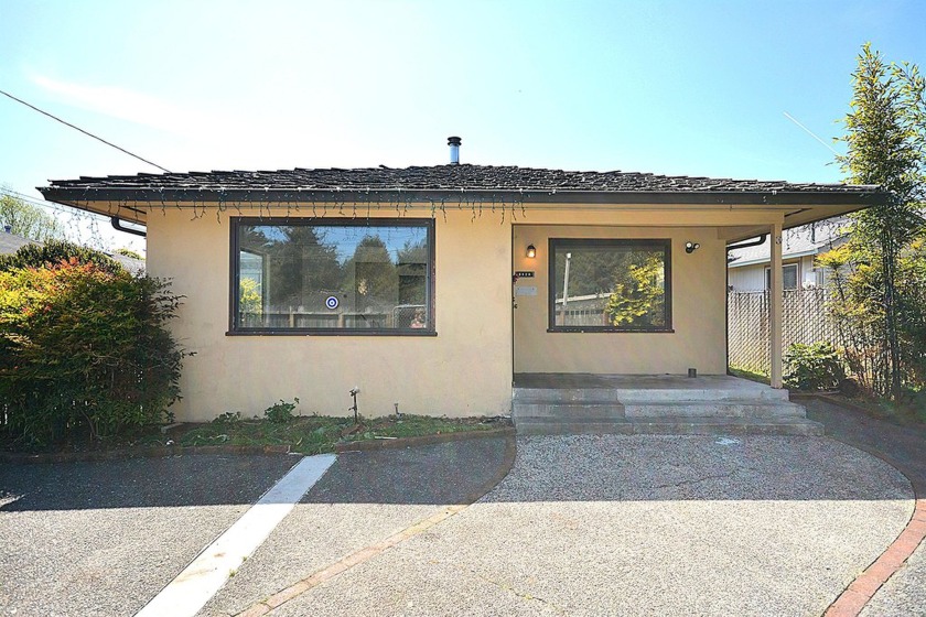Welcome to this inviting 2-bedroom, 1.5-bath home featuring 1 - Beach Home for sale in Eureka, California on Beachhouse.com