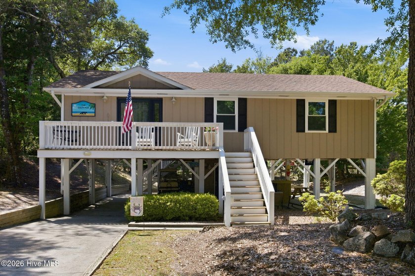 Welcome to this beautifully maintained and updated coastal - Beach Home for sale in Emerald Isle, North Carolina on Beachhouse.com