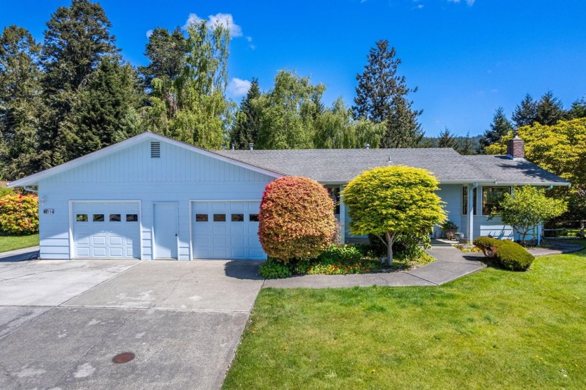 Welcome to your private oasis in Fortuna's prestigious Rancho - Beach Home for sale in Fortuna, California on Beachhouse.com