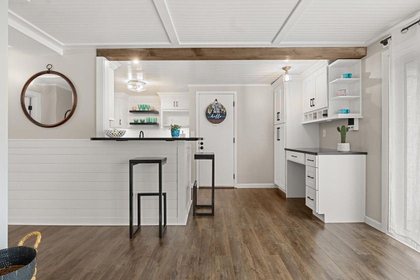 This beautifully renovated top-floor condo is located less than - Beach Condo for sale in Hampton, New Hampshire on Beachhouse.com