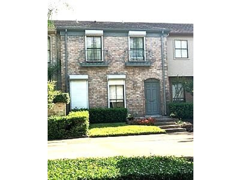 This well-maintained home features an open-concept layout with - Beach Townhome/Townhouse for sale in Corpus Christi, Texas on Beachhouse.com