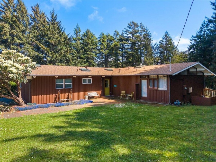 Tucked away at the end of a quiet dead-end road, this spacious - Beach Home for sale in Eureka, California on Beachhouse.com