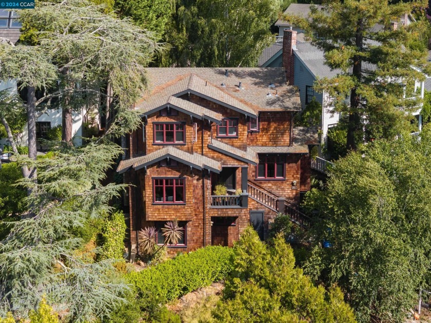 Experience the charm of a spectacular California Craftsman - Beach Home for sale in Oakland, California on Beachhouse.com