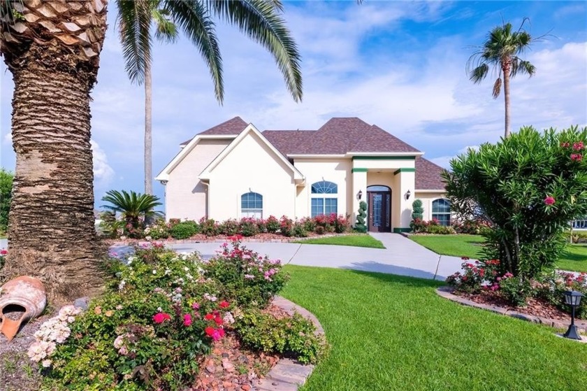 Waterfront living at it finest! Sitting on a cul-de-sac lots - Beach Home for sale in Slidell, Louisiana on Beachhouse.com