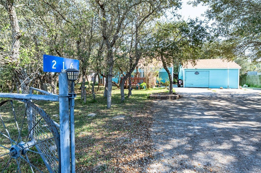 County living with lower property taxes-just minutes from - Beach Home for sale in Rockport, Texas on Beachhouse.com