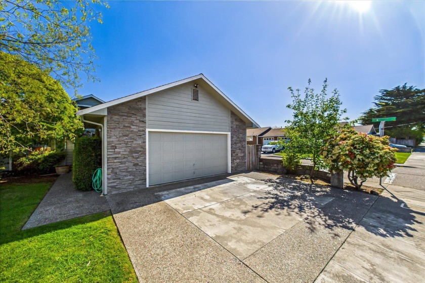 What a gem! This beautiful 3 bed, 2 bath single level Myrtletown - Beach Home for sale in Eureka, California on Beachhouse.com