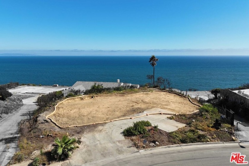 Never before on the market, this exceptional lot offers sweeping - Beach Lot for sale in Malibu, California on Beachhouse.com