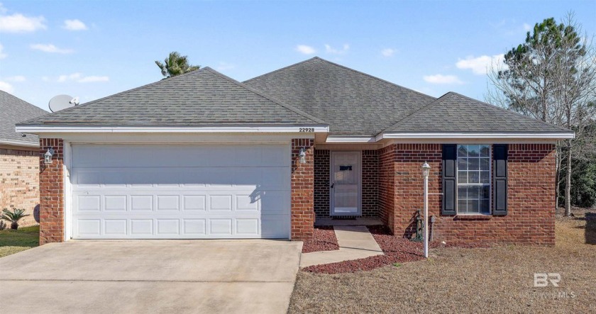 Welcome home to Leisure Lakes! This precious 3 bedroom, 2 bath - Beach Home for sale in Foley, Alabama on Beachhouse.com