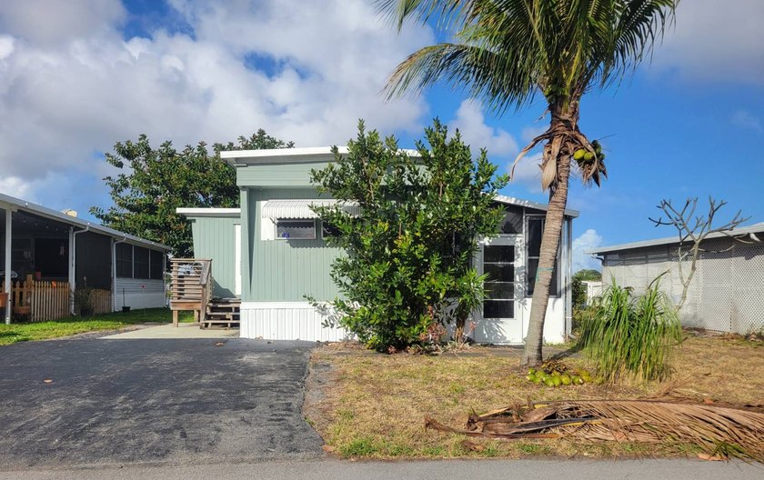 Welcome to this adorable, renovated 2-bedroom, 1-bath lakeview - Beach Home for sale in West Palm Beach, Florida on Beachhouse.com