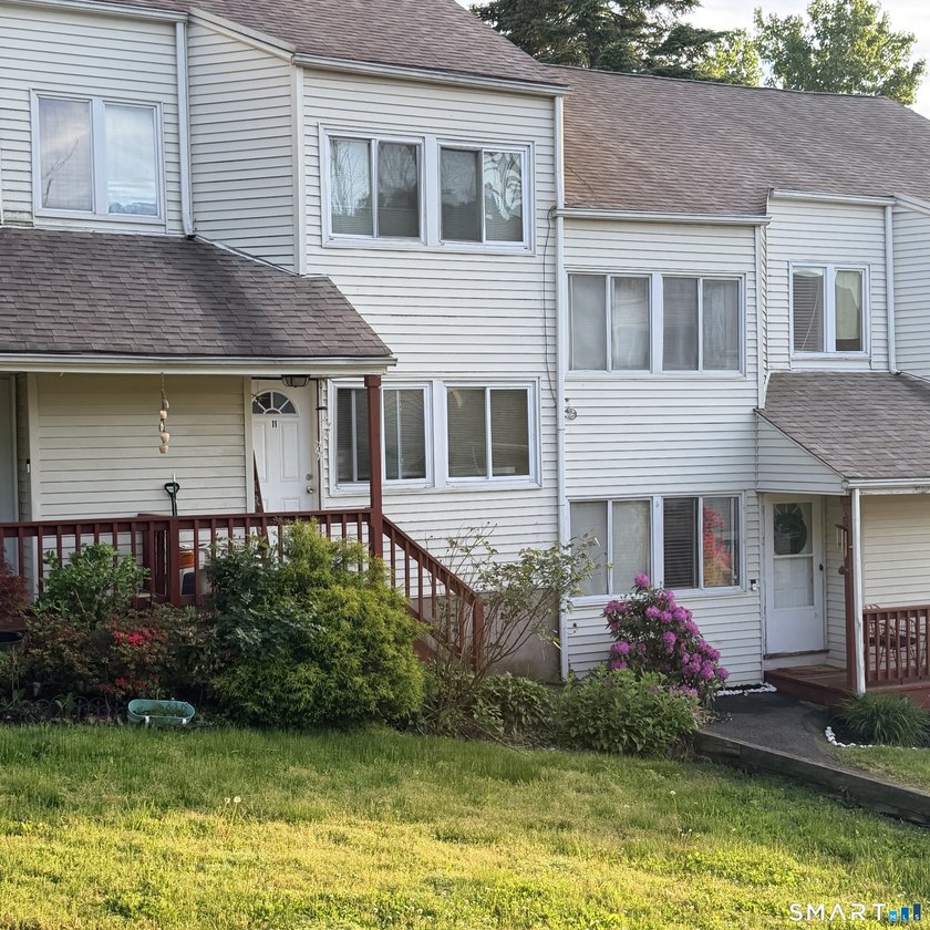 Welcome to 986 Quinnipiac Avenue, Unit 11 - a well-located condo - Beach Condo for sale in New Haven, Connecticut on Beachhouse.com