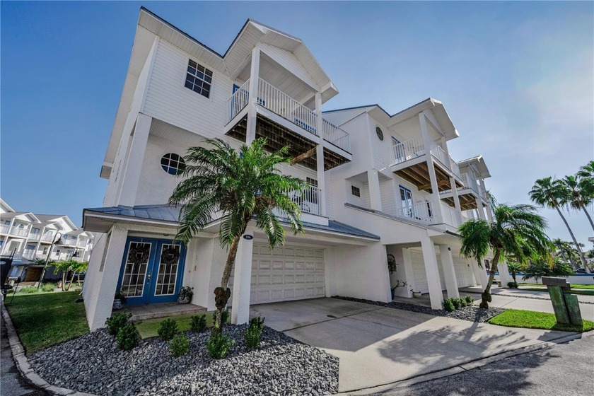 Why choose one water view when you can have two?
Double the - Beach Townhome/Townhouse for sale in North Redington Beach, Florida on Beachhouse.com