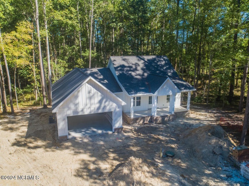 This coastal cottage could not be any cuter tucked back in the - Beach Home for sale in Minnesott Beach, North Carolina on Beachhouse.com