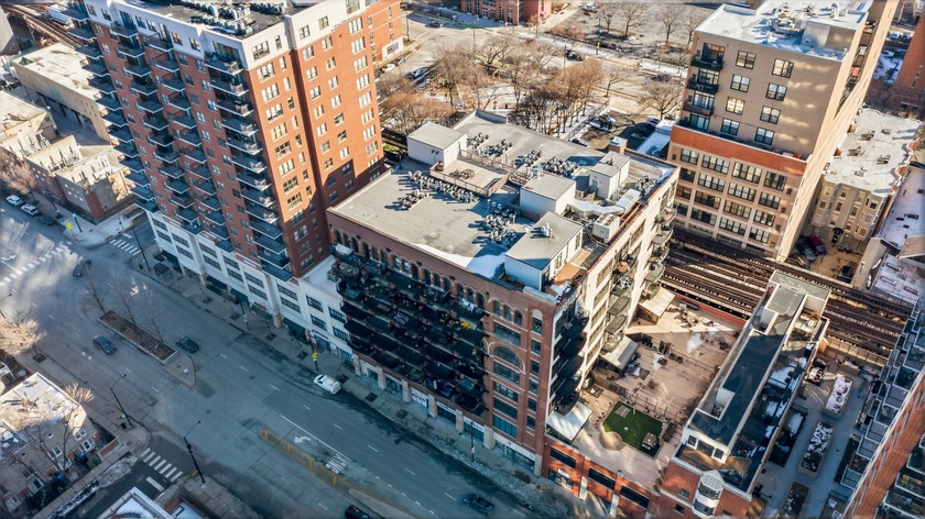 A classic timber loft with dramatic high ceilings in the heart - Beach Condo for sale in Chicago, Illinois on Beachhouse.com