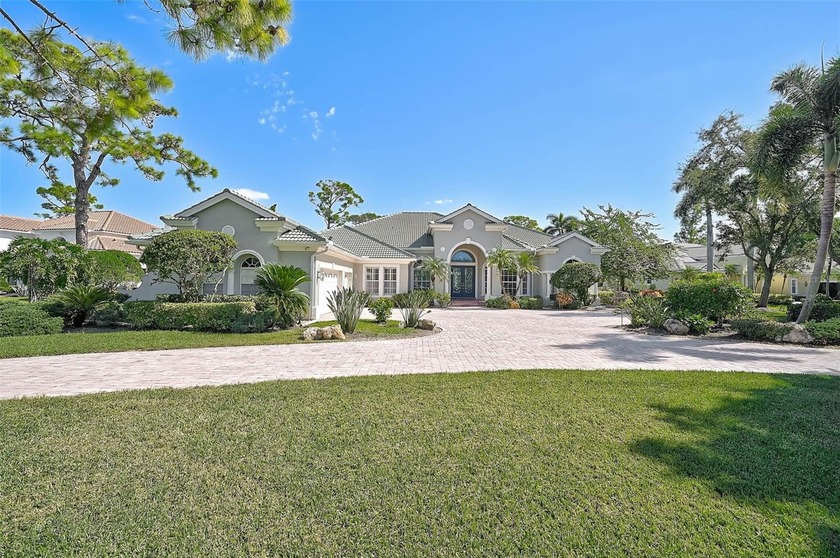 **ELEGANT UPDATED RESIDENCE IN THE OAKS | MODERN COMFORT ON A - Beach Home for sale in Osprey, Florida on Beachhouse.com