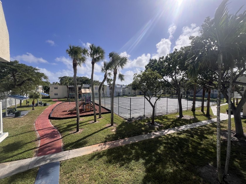 Calling INVESTORS - price to sell ! Bright and spacious 1 - Beach Condo for sale in West Palm Beach, Florida on Beachhouse.com