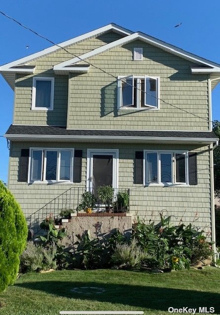 Raised, expanded & redone in 2019. Home features 2 stories, 4 - Beach Home for sale in Lindenhurst, New York on Beachhouse.com
