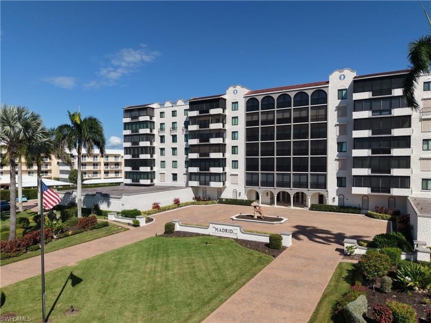 Now offering this designer updated condo in the heart of Naples! - Beach Condo for sale in Naples, Florida on Beachhouse.com