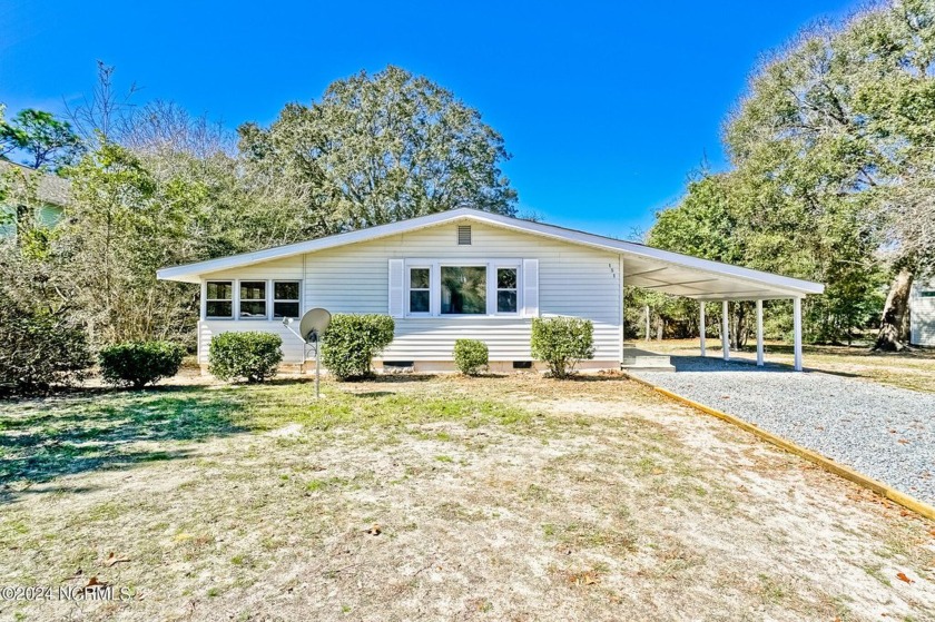 Perfect location beach cottage featuring 4 bedrooms, 2 bathrooms - Beach Home for sale in Oak Island, North Carolina on Beachhouse.com