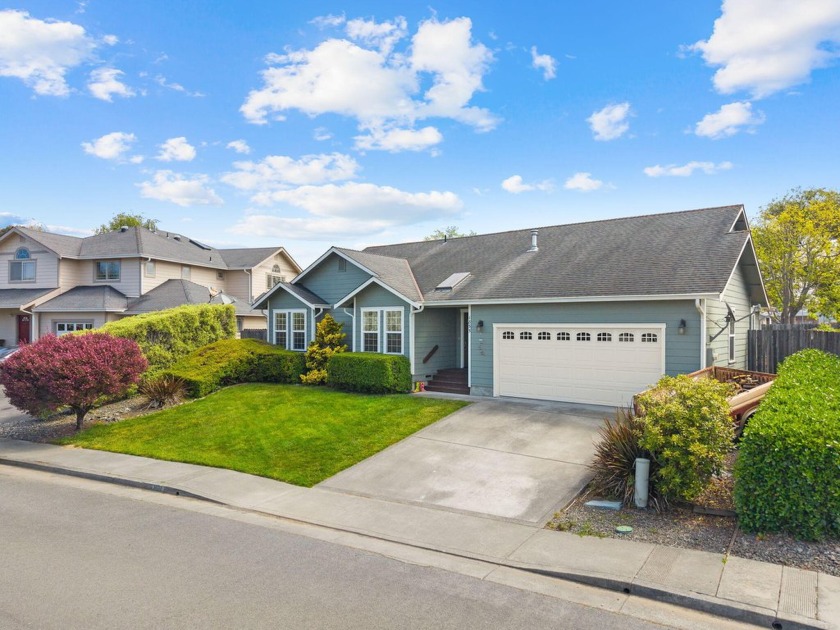 Move right into this bright and clean home in the new Heartwood - Beach Home for sale in Mckinleyville, California on Beachhouse.com