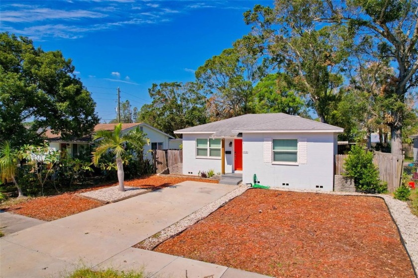 Not in a Flood Zone - This charming 3-bedroom, 2-bathroom block - Beach Home for sale in St. Petersburg, Florida on Beachhouse.com