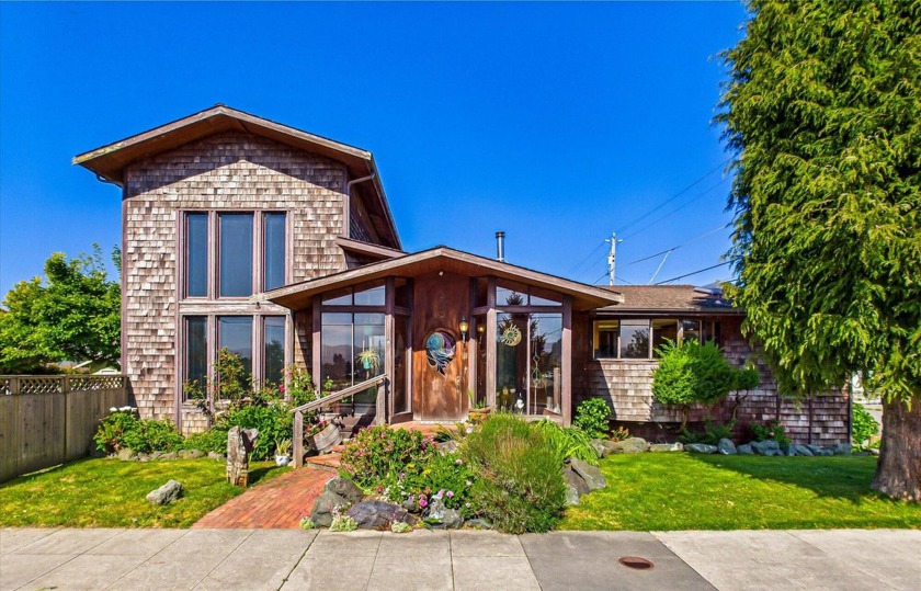 Rare Gem! Bright and Spacious! Fresh Paint! Down Town Fortuna!! - Beach Home for sale in Fortuna, California on Beachhouse.com