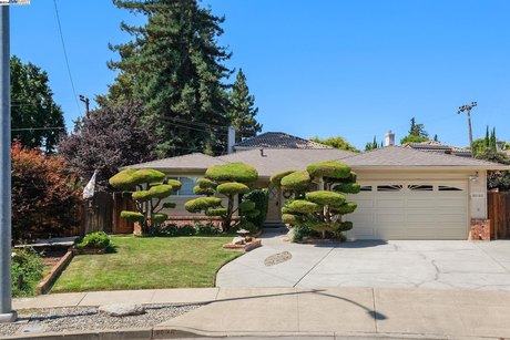 Wonderful single story home with BRAND NEW ROOF in desirable - Beach Home for sale in Fremont, California on Beachhouse.com