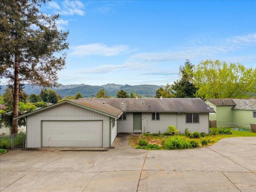 Charming Home in Sunny Blue Lake with Valley Views! Welcome to - Beach Home for sale in Blue Lake, California on Beachhouse.com