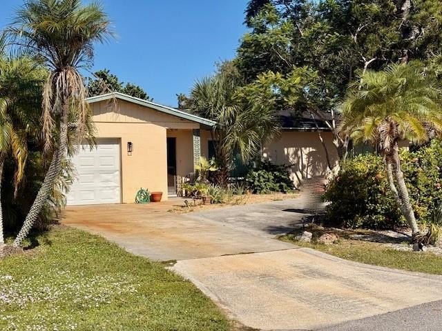 2018/19 remodeled with lots of privacy due to mature landscaping - Beach Home for sale in Sarasota, Florida on Beachhouse.com