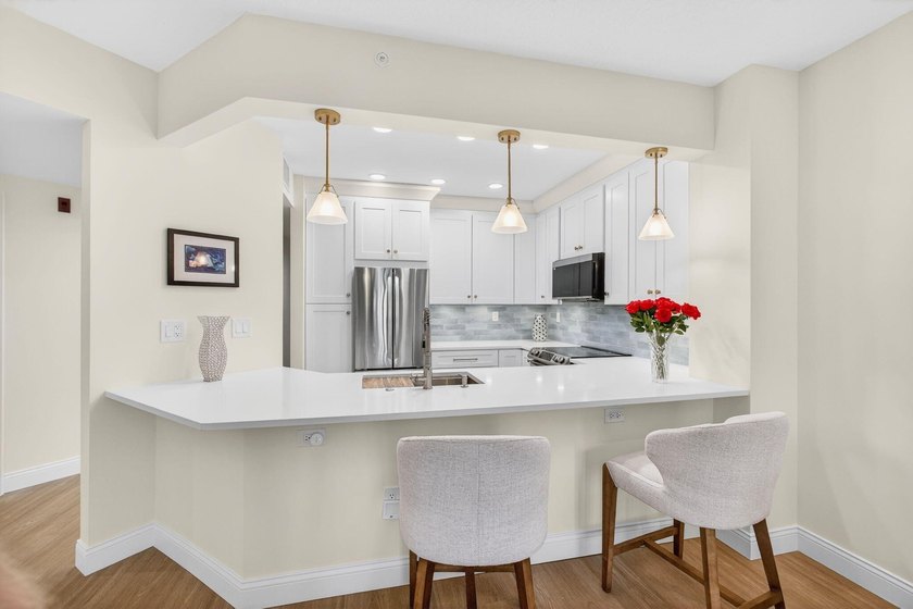 Move-in ready and beautifully updated, this stylish condo is - Beach Condo for sale in Juno Beach, Florida on Beachhouse.com