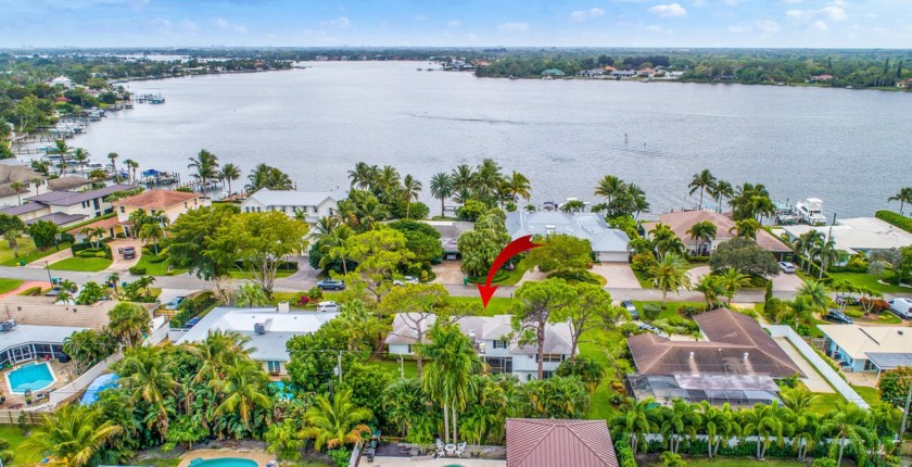 Rarely available, 4 bed/3 bath home...just waiting to be brought - Beach Home for sale in Tequesta, Florida on Beachhouse.com