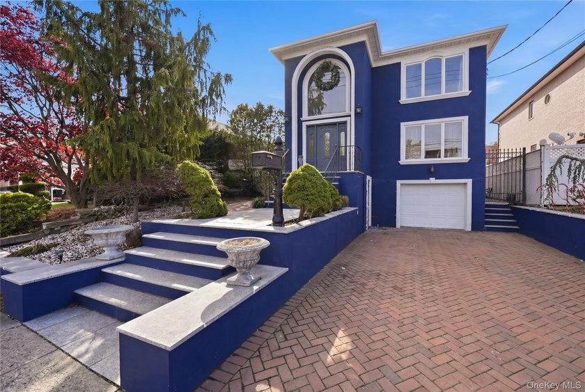 Fantastic Location, located in the great enclave of Malba and - Beach Home for sale in Malba, New York on Beachhouse.com