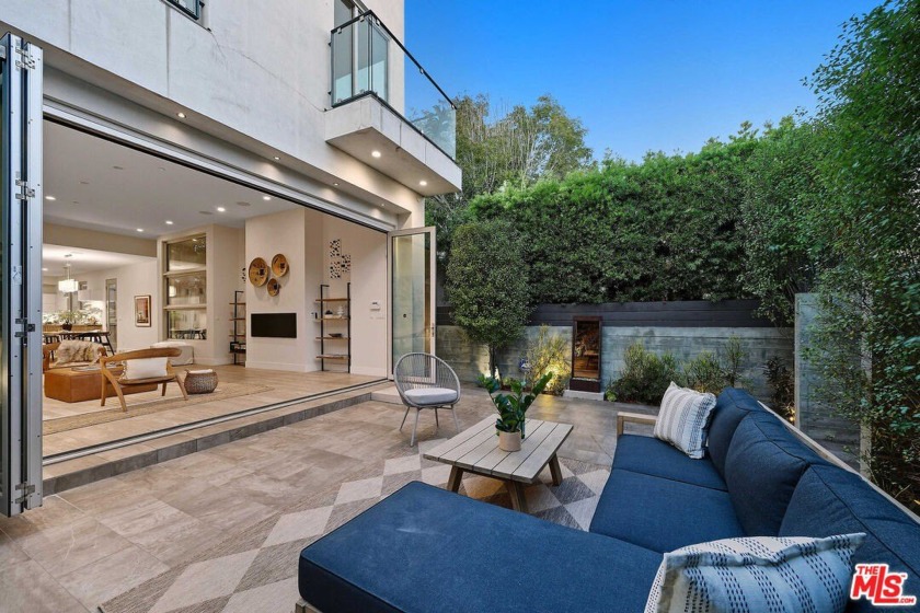 This timeless west-facing home offers the perfect blend of - Beach Home for sale in Venice, California on Beachhouse.com